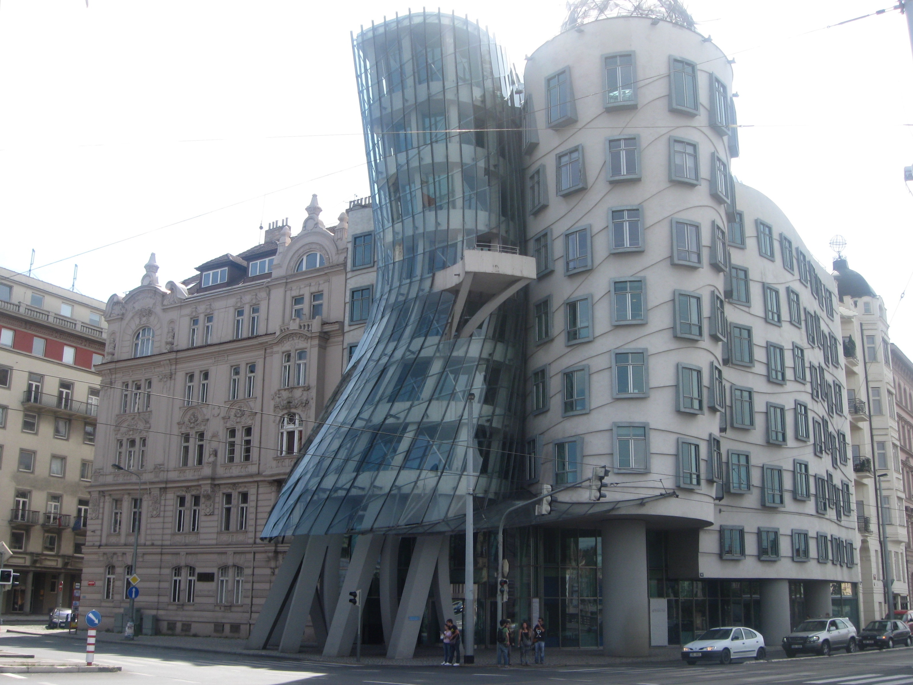 Танцующий дом, Прага